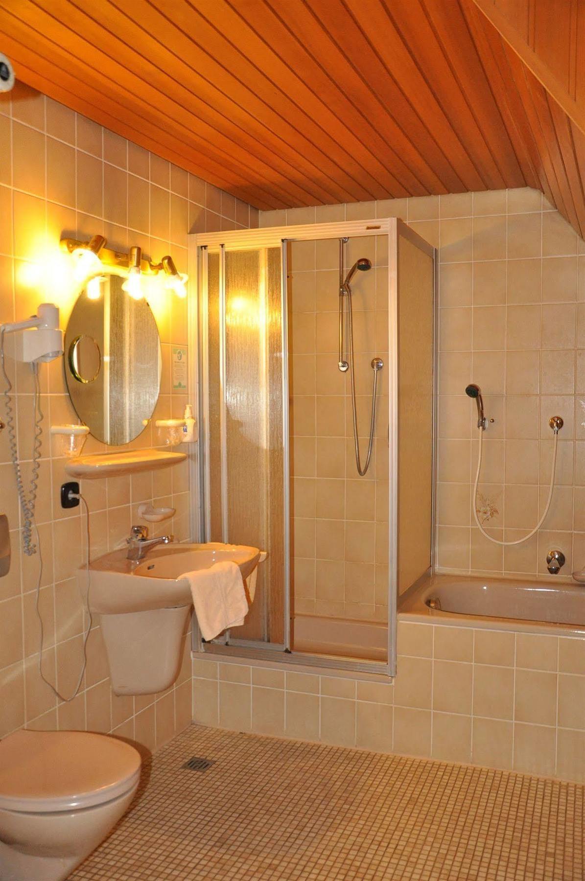 Hotel Und Restaurant Lamm Giengen an der Brenz Eksteriør billede